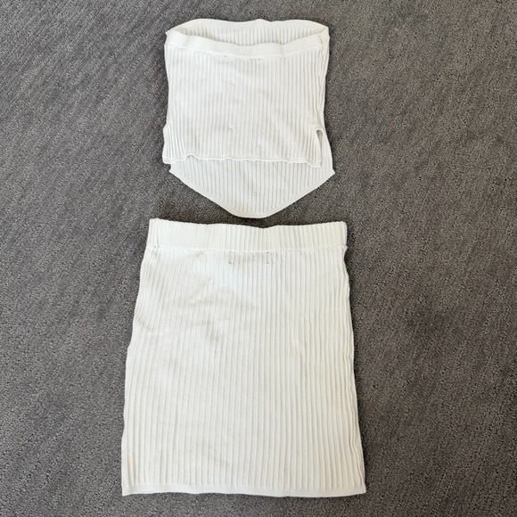 White Fox Ribbed Skirt/Strapless Top Set, Size XS - Picture 5 of 6